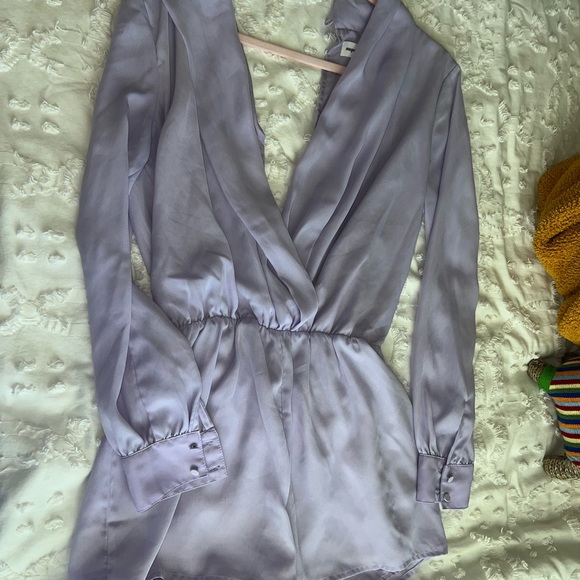 Revolve Superdown Kaycie Drape Neck Romper in Lilac - Picture 4 of 7
